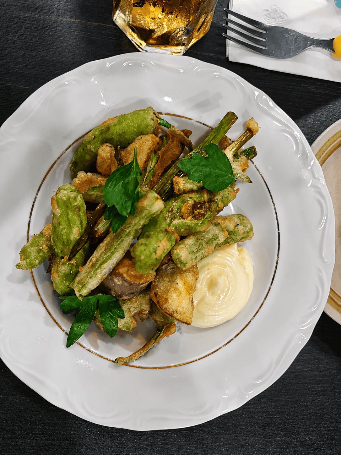 Plat coloré préparé avec des produits de saison au Sans Recette